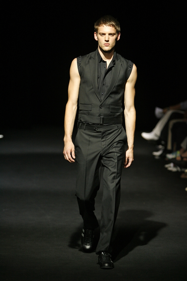 JEROEN VAN TUYL SPRING SUMMER 2007 MENSWEAR PARIS
© PHOTO PETER STIGTER