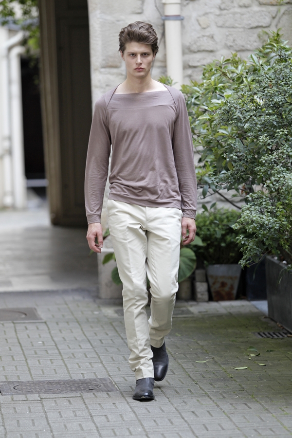 PHOTO © PETER STIGTER 
FILENAME IS DESIGNER NAME 
SPRING/SUMMER 2011